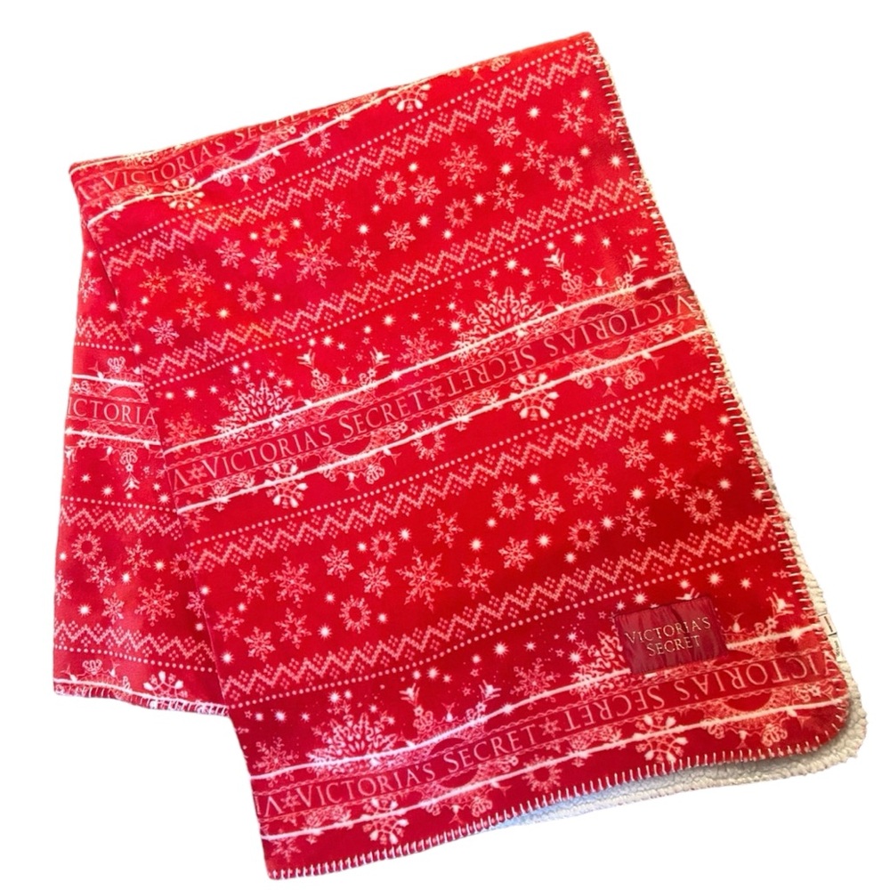 Victoria's Secret  Sherpa Plush Fleece Throw Blanket  Red Holiday NWT